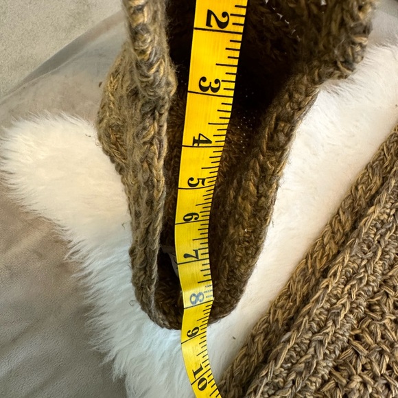 Crocheted Scarf and Hat Set by Quagga - Picture 11 of 13